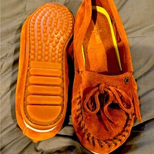 Minnetonka Mocassins Size 8.5 worn once